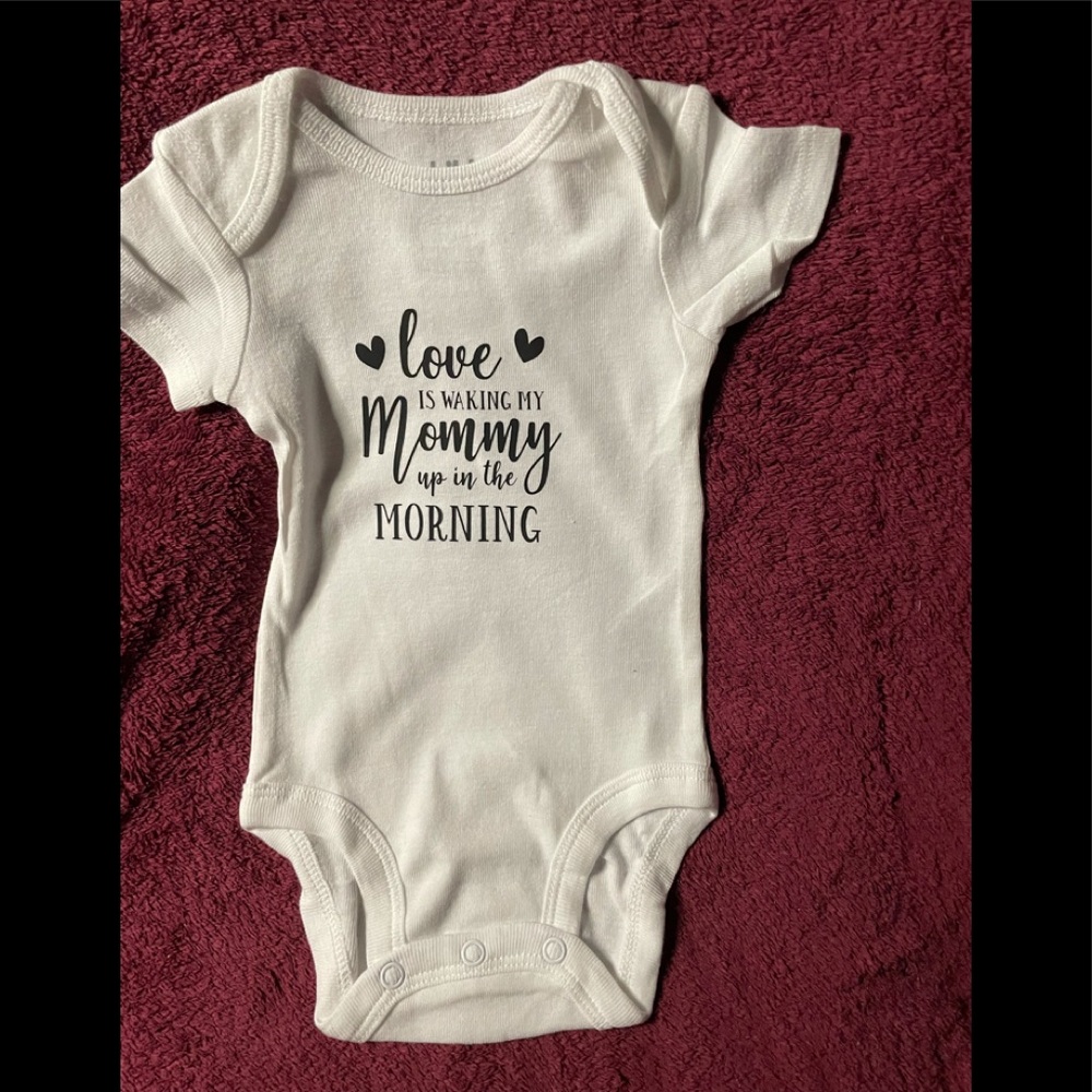 Cute 0-3 month onesie NWOT